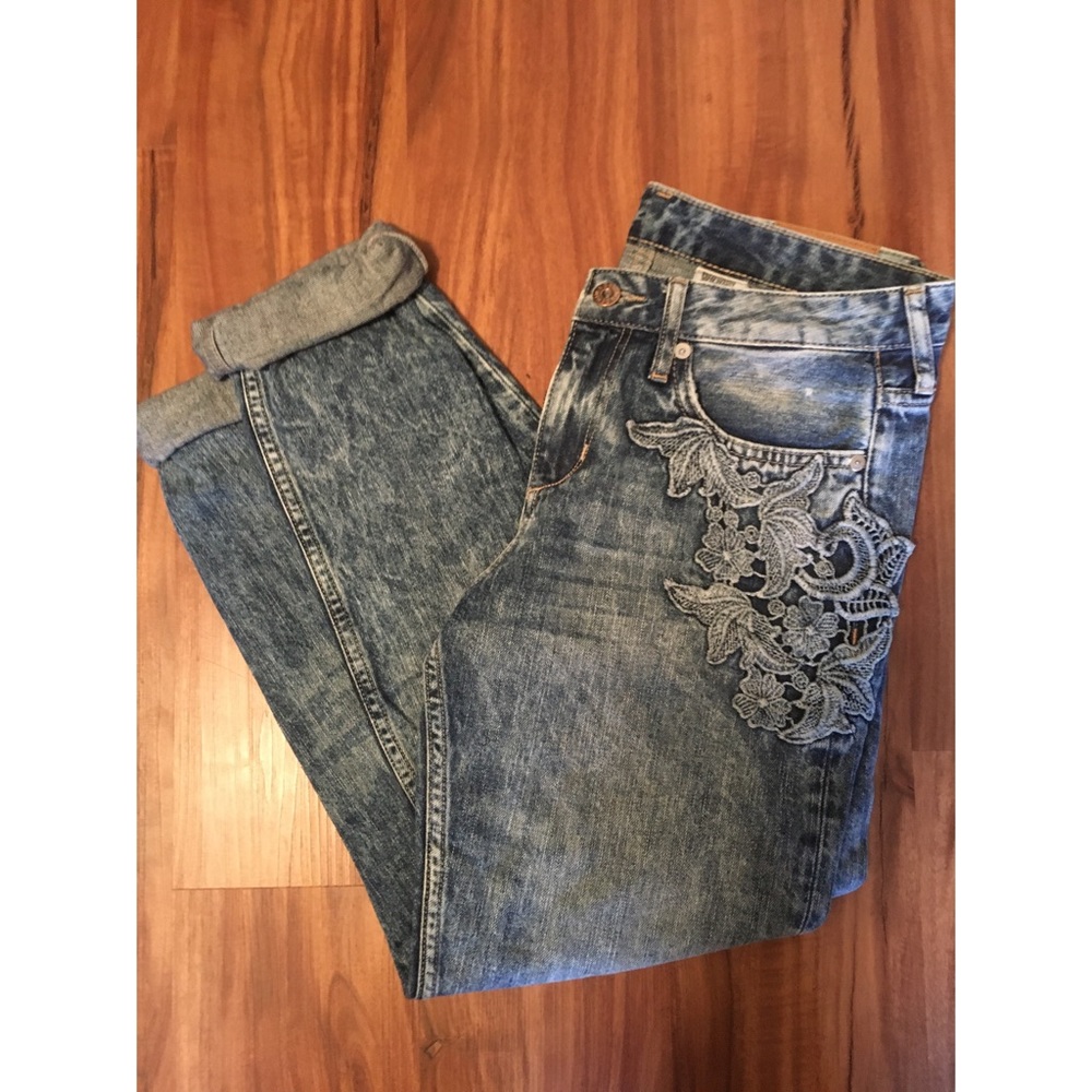 Lace detail acid wash boyfriend jeans
